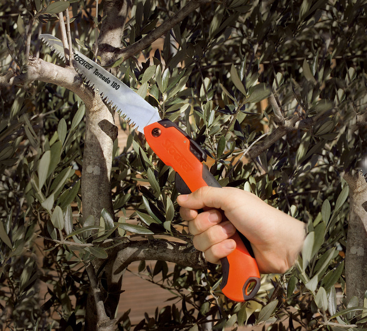 Seghetto Tornado 180 Stocker Art 11518 con lama pieghevole da 18cm e peso di 195gr.
