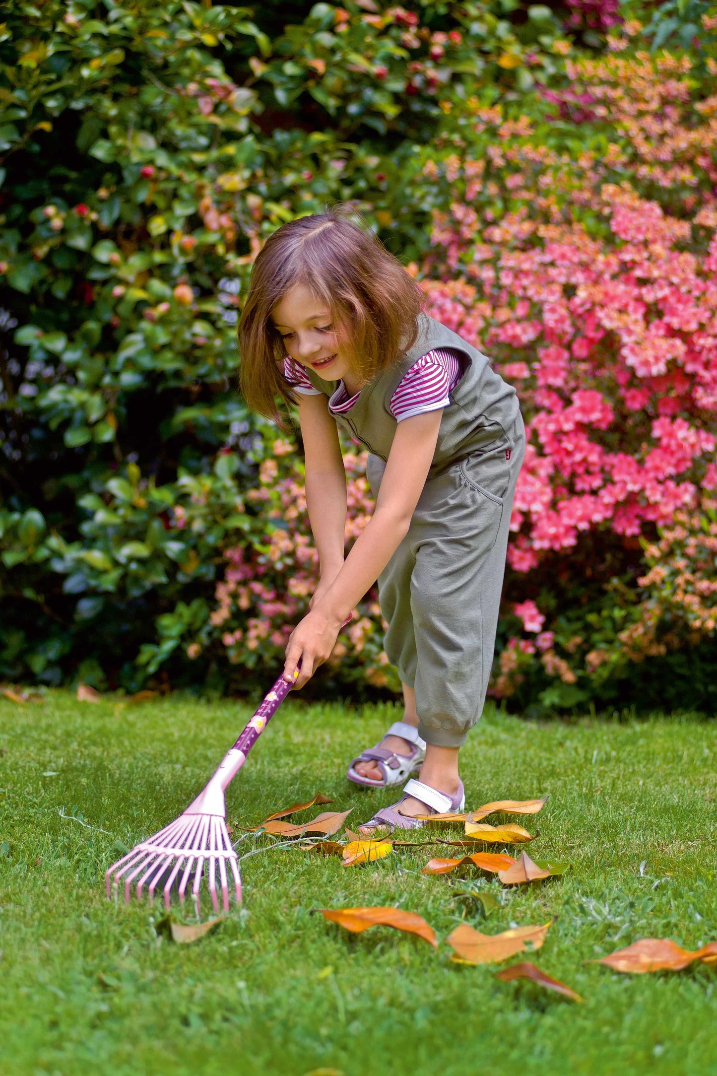 Rastrello in metallo per bambini rosa Stocker Art 2302 con lunghezza da 78cm.