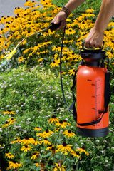 Pompa a pressione 8lt Stocker Art 256 arancione da 8 litri con tubo, lancia e tracolla.