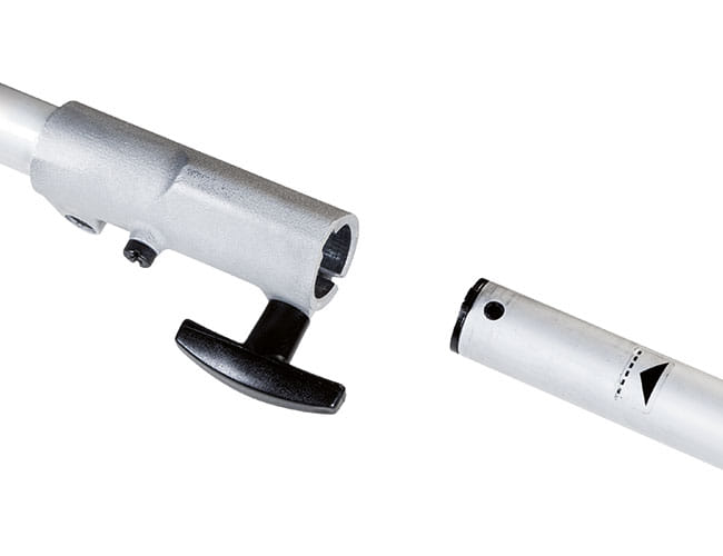 Decespugliatore a scoppio multifunzione OleoMac BC 241 D leggero e maneggevole per uso universale da 21,7cm3.
