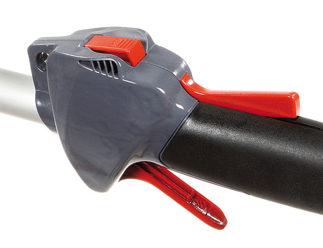 Decespugliatore a scoppio OleoMac BC 241 S leggerissimo per uso universale da 21,7cm3.