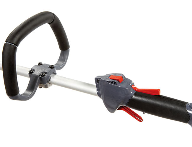 Decespugliatore a scoppio OleoMac BC 241 S leggerissimo per uso universale da 21,7cm3.