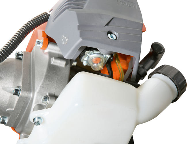 Decespugliatore a scoppio OleoMac BCH 250 S serie H compatto e leggero da 25,4 cm3.