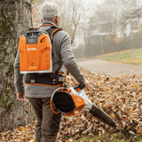 Soffiatore a batteria Stihl BGA 200 per uso professionale.