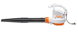 Soffiatore elettrico Stihl BGE 71 molto leggero e silenzioso con bocchetta piatta per piccole superfici.