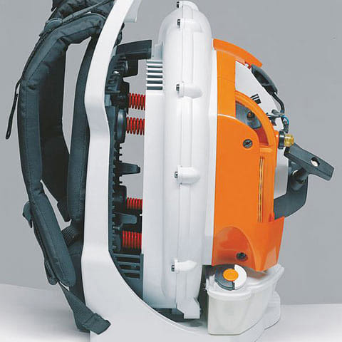 Soffiatore a scoppio spalleggiato Stihl BR 350 per uso professionale robusto e potente.