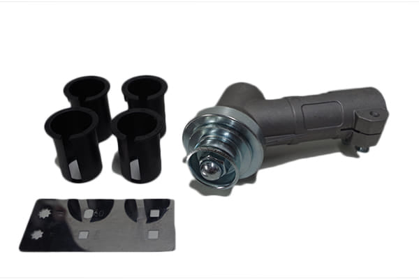 Coppia conica universale per decespugliatore fornita di inserto per tubi diametro 24, 26, 28 mm