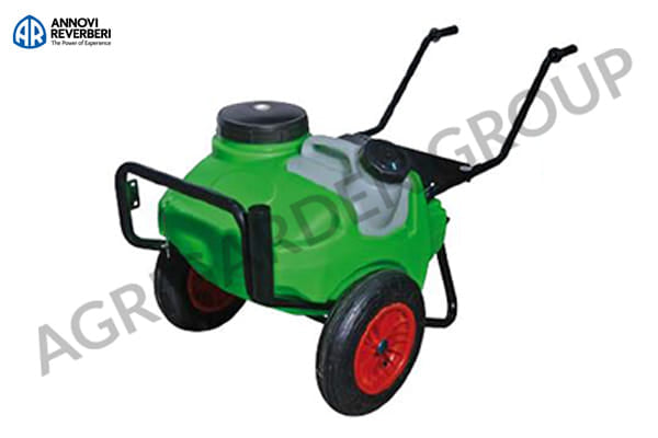 Carrello con botte 90 lt completo di cisterna lavamani 5 lt, 10 mt di tubo 8x13 e lancia a leva per trattamenti
