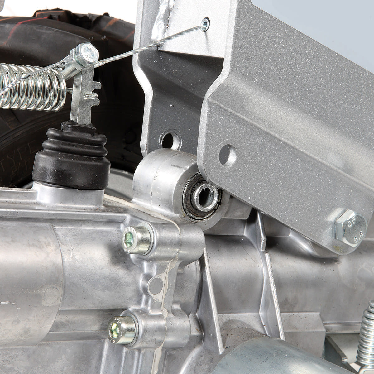 Falciatrice a scoppio NIBBI FC 110 per uso privato con motore benzina da 5,4HP e barra falciante centrale da 92cm.