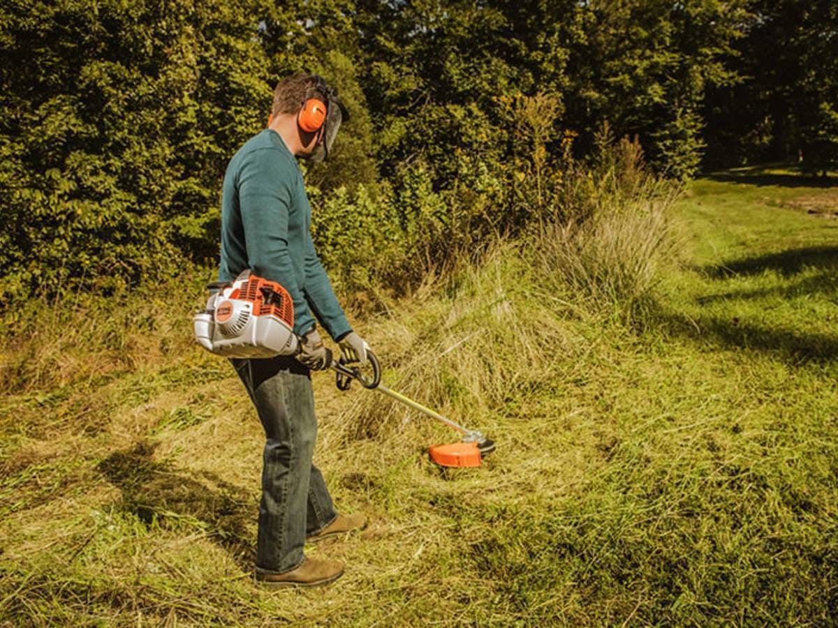 Decespugliatore a scoppio Stihl FS 240 R da 37,7 cm3