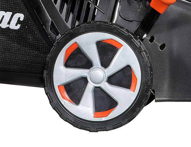 Rasaerba a scoppio trazionato OleoMac G 44 TK COMFORT PLUS con taglio da 41cm