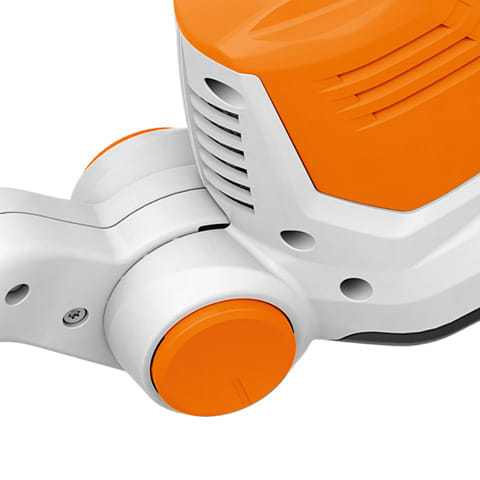 Tagliasiepe allungato a batteria Stihl HLA 56 divisibile con lama da 45cm per uso privato.