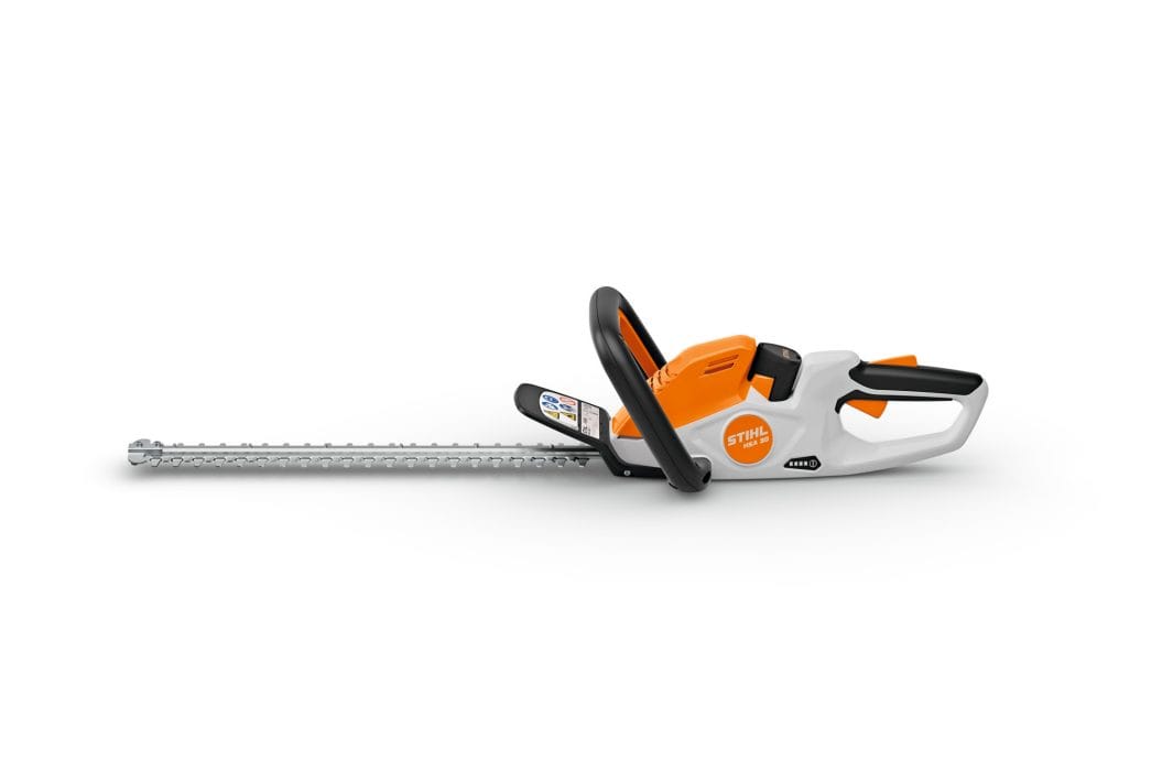 Tagliasiepi a batteria Stihl HSA 30 con un peso di 2kg e lama da 45cm.