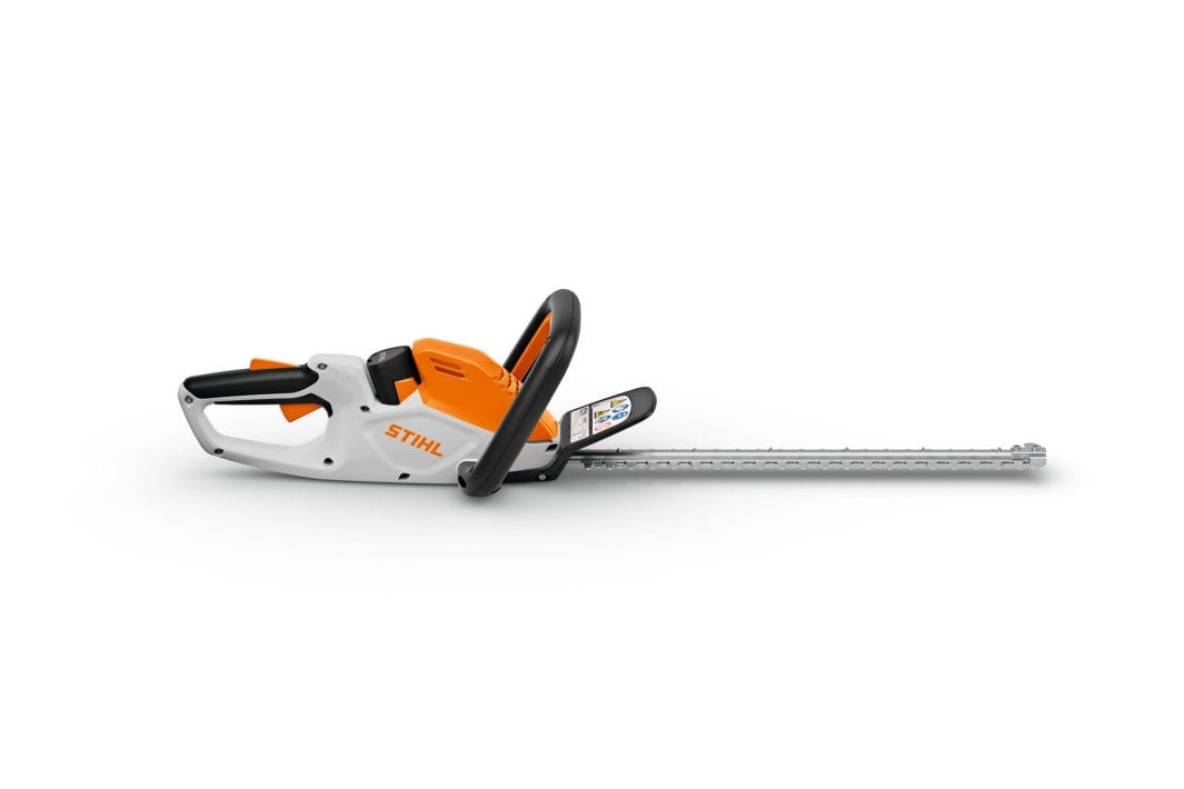 Tagliasiepi a batteria Stihl HSA 30 con un peso di 2kg e lama da 45cm.