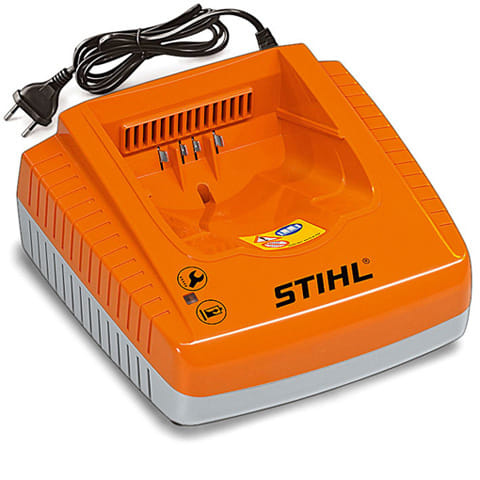 Tagliasiepe a batteria Stihl HSA 50 leggero per uso privato con lama da 50cm.