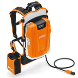 Tagliasiepe a batteria Stihl HSA 66 della linea PRO con lama da 50cm.