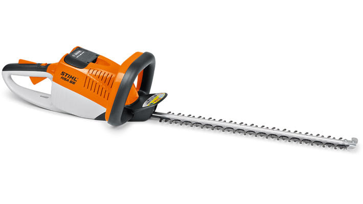 Tagliasiepe a batteria Stihl HSA 66 della linea PRO con lama da 50cm.