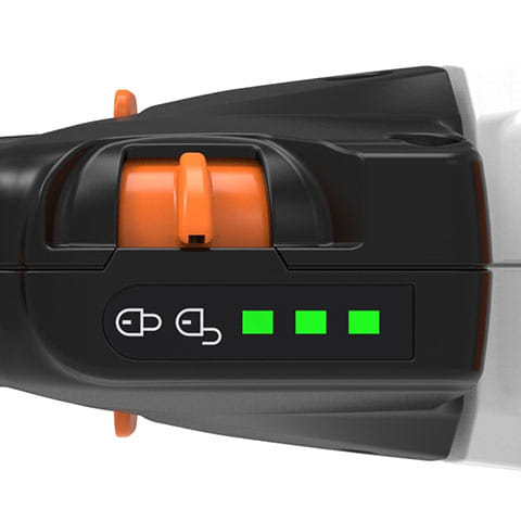 Tagliasiepe a batteria Stihl HSA 130 R della linea PRO per siepi robuste e spesse con lama da 75cm.