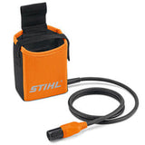 Tagliasiepe a batteria Stihl HSA 130 R della linea PRO per siepi robuste e spesse con lama da 75cm.