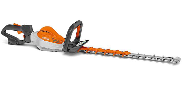 Tagliasiepe a batteria Stihl HSA 130 R della linea PRO per siepi robuste e spesse con lama da 75cm.