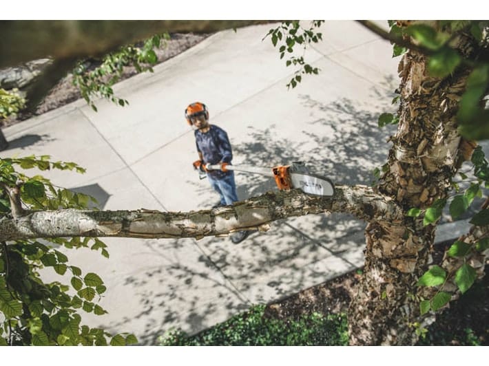 Potatore telescopico a scoppio Stihl HT 135 professionale da 270-390cm