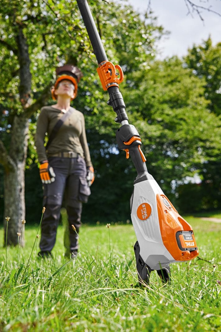 Potatore a batteria telescopico Stihl HTA 135 professionale.