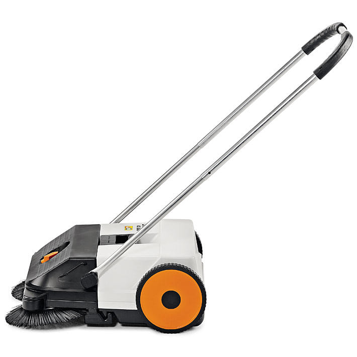 Spazzatrice manuale Stihl KG 550 compatta per utilizzatori privati.