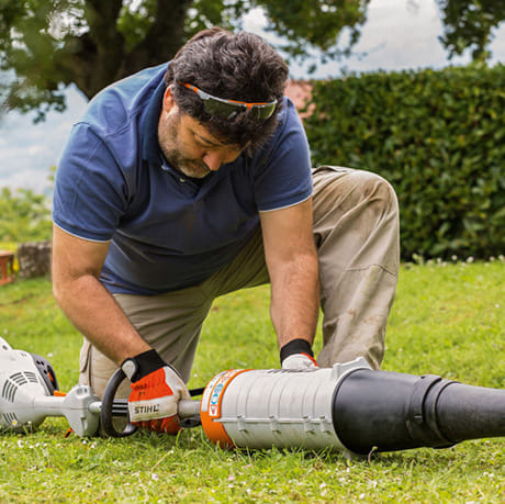 Motore multifunzione a scoppio Kombi Stihl KM 56 RC-E leggero e compatto per uso privato.