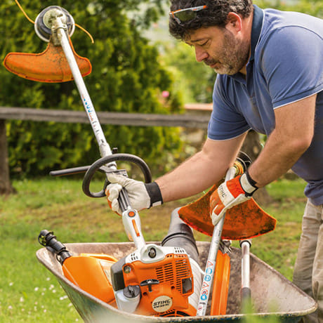Motore multifunzione a scoppio Kombi Stihl KM 56 RC-E leggero e compatto per uso privato.