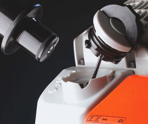 Motosega a scoppio Stihl MS 211 per legna da ardere da 2,3CV con barra da 40cm.