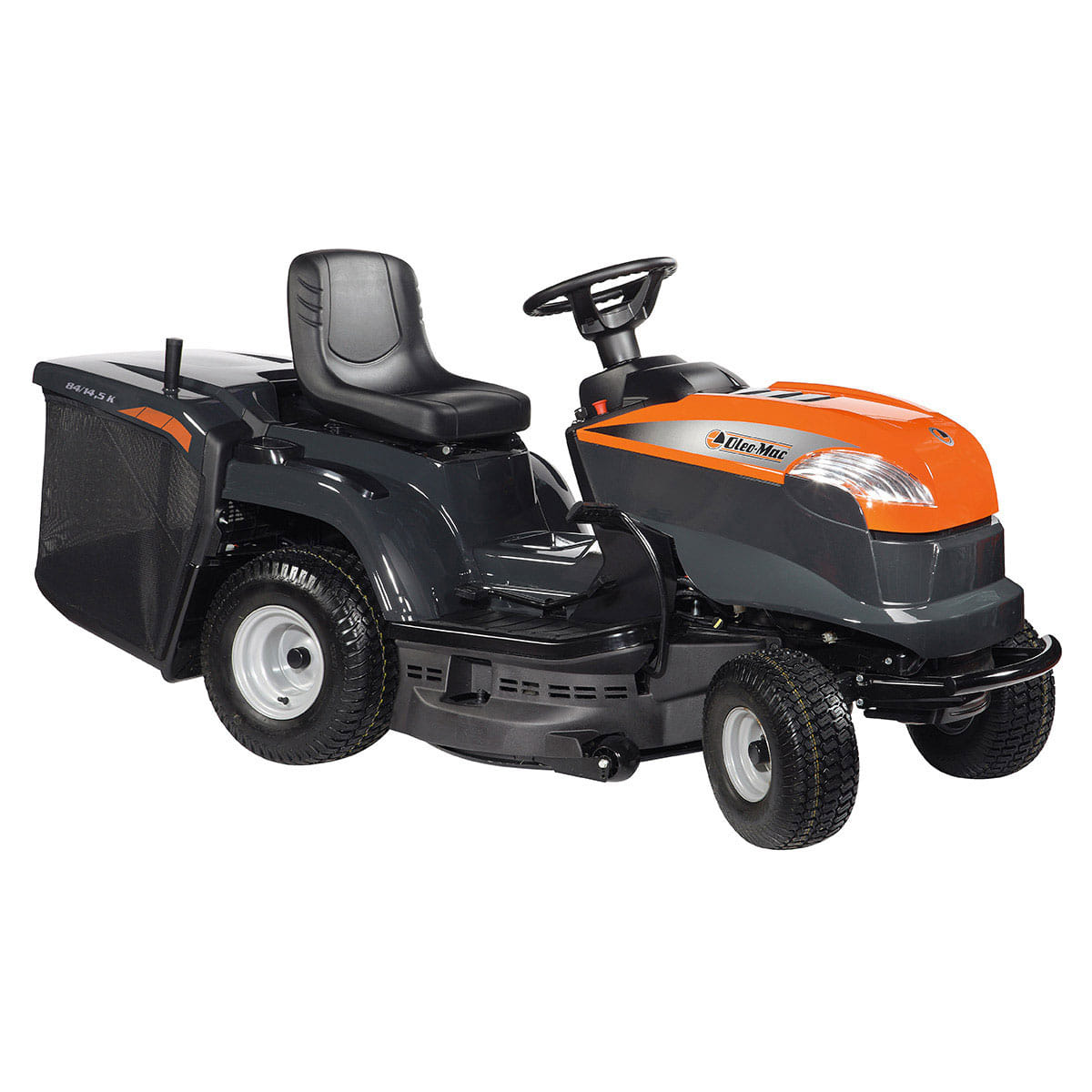 Trattorino rasaerba con raccolta OleoMac OM 84 / 14,5 K con motore da 432cm3 e larghezza di taglio da 84cm.