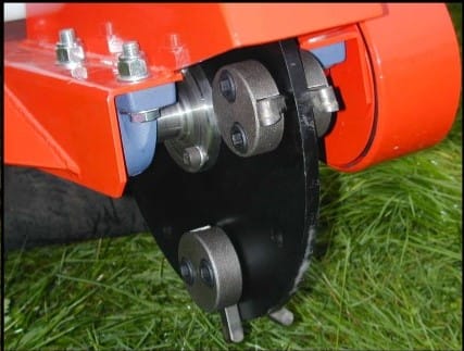 Fresaceppi a scoppio Caravaggi PP con motore Honda benzina da 11,7HP e diametro disco fresa 355mm.