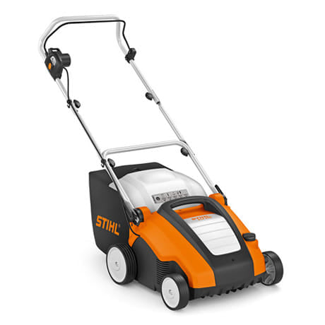 Arieggiatore elettrico Stihl RLE 240 con rullo da 20 lame con motore da 1,5kW.