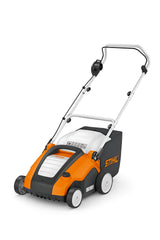 Arieggiatore elettrico Stihl RLE 240 con rullo da 20 lame con motore da 1,5kW.