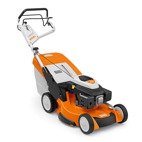 Rasaerba a scoppio trazionato con variatore Stihl RM 655 V con larghezza di taglio da 53 cm.