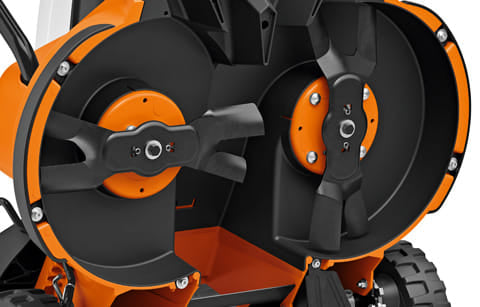 Rasaerba a batteria trazionato Stihl RMA 765 V con variatore, larghezza di taglio da 63cm e sacco di raccolta da 80litri.