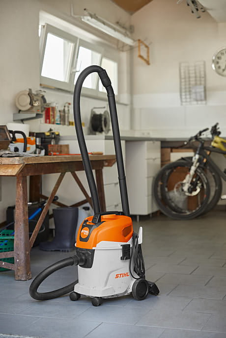 Aspiratore elettrico Stihl SE 33 per solidi e liquidi da 1,4kW.