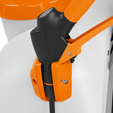 Irroratore a batteria Stihl SGA 85 da 17lt con 6 bar di potenza.