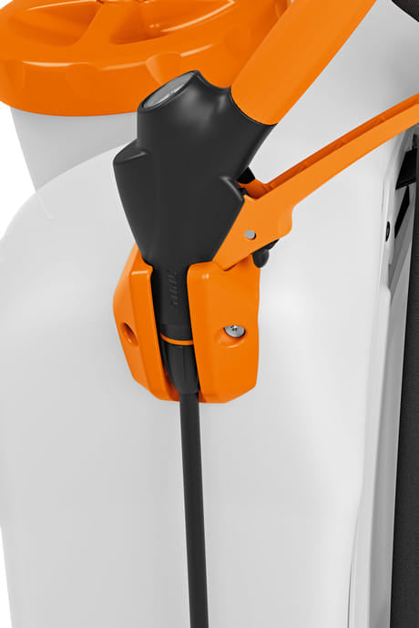 Irroratore a batteria Stihl SGA 85 da 17lt con 6 bar di potenza.