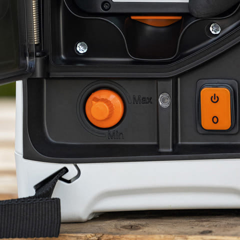 Irroratore a batteria Stihl SGA 85 da 17lt con 6 bar di potenza.