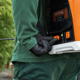 Irroratore a batteria Stihl SGA 85 da 17lt con 6 bar di potenza.