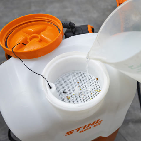 Irroratore a batteria Stihl SGA 85 da 17lt con 6 bar di potenza.