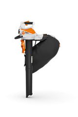 Soffiatore e aspiratore a batteria Stihl SHA 56 per uso privato.