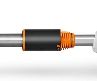 Abbacchiatore Stihl SPA 140 a batteria da 3,1kg con asta telescopica.