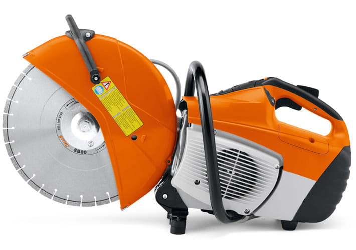 Troncatrice a iniezione Stihl TS 500i innovativa con sistema a iniezione e disco di taglio da 35cm.