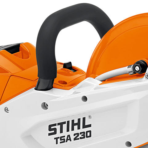 Troncatrice a batteria Stihl TSA 230 molto leggera con disco di taglio da 23cm.