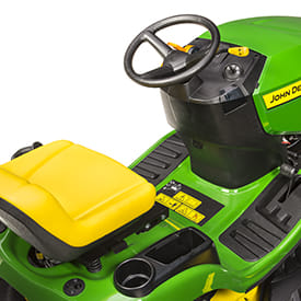Trattorino rasaerba John Deere X107 da 500 cm3 a scarico laterale