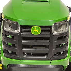 Trattorino rasaerba a scarico laterale John Deere X127 da 656cc con piatto di taglio da 107cm.