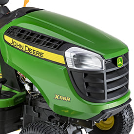 Trattorino rasaerba con raccolta John Deere X147 R con motore da 656cm3