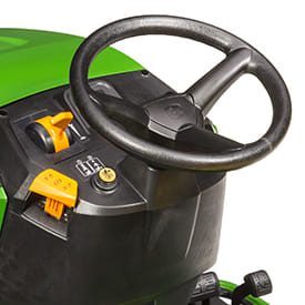Trattorino rasaerba con raccolta John Deere X147 R con motore da 656cm3